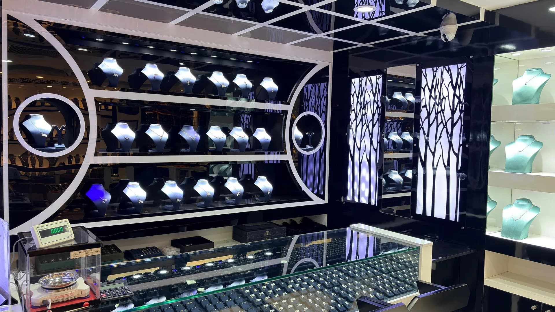 Iskan Jewellers storefront view 3